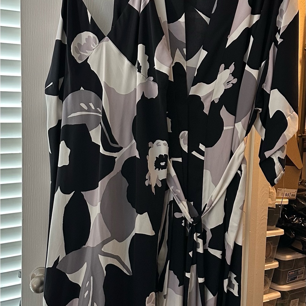 NATORI Black and Gray Floral Slip & Robe